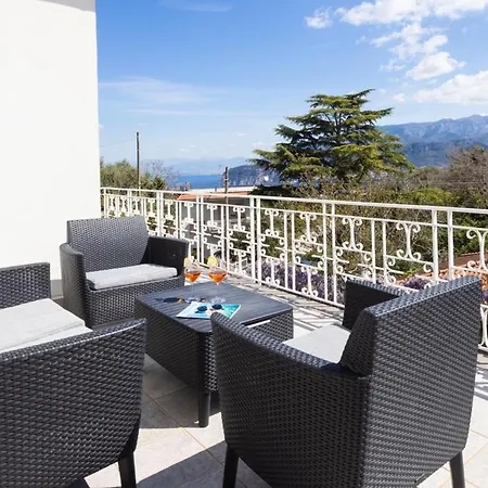 Estate4home - Louise Villa *