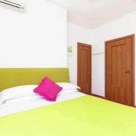 Estate4home - Louise Sorrento