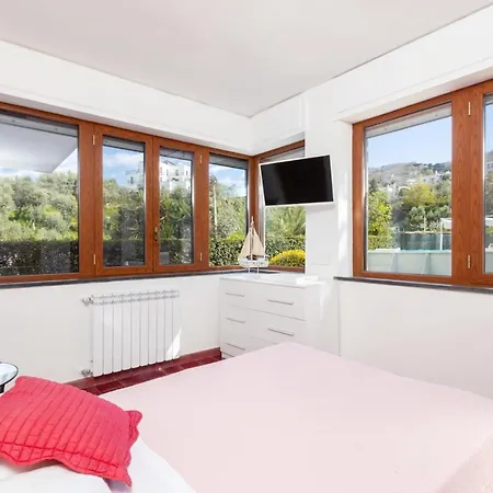 Estate4home - Louise Villa Sorrent