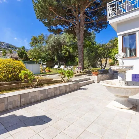 Estate4home - Louise Villa Sorrent